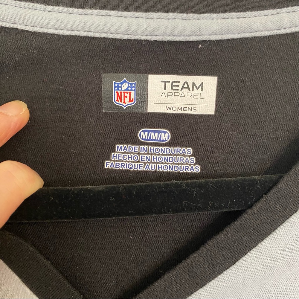 NFL Las Vegas Raiders T-Shirt Women’s Medium Black Gray V-neck Team Apparel - Picture 6 of 6